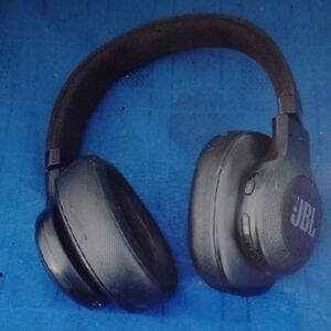JBL Over-Ear Wireless  E Series Headphones in Black